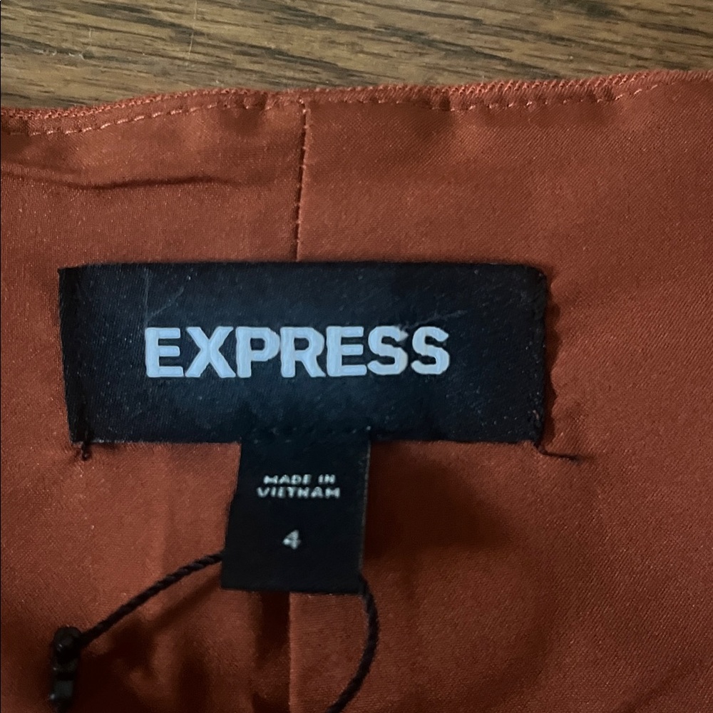 Express Elegant  Ruffle Skort - Picture 6 of 11